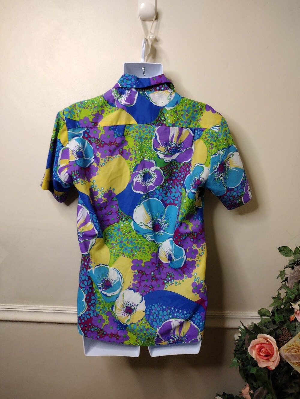 Vintage 1960-70's Paradise Hawaii Vibrant Mod/Hippie Floral Hawaiian Shirt - Picture 4 of 7